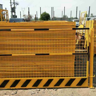 广西烨方 钢板网护栏厂家 在线生产 钢板网护栏批发 支持定制