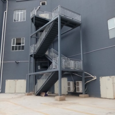柳州大型铁楼梯 钢架棚 工地大门