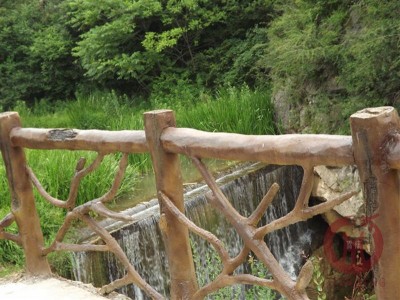 广西仿木护栏销售 景观护栏定制厂家 水泥仿木栏杆 锦茵园林供应
