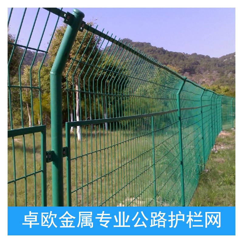 广西省公路铁丝防护栅栏网 围网厂家直销货量充足