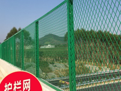 广西高速护栏网厂家 生产优质钢板网护栏钢板隔离栅网 边框护栏网