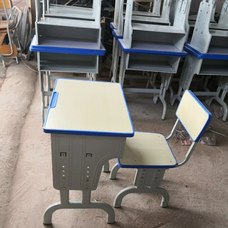 供应高校学生课桌椅 单人位升降桌椅  课桌椅生产厂家