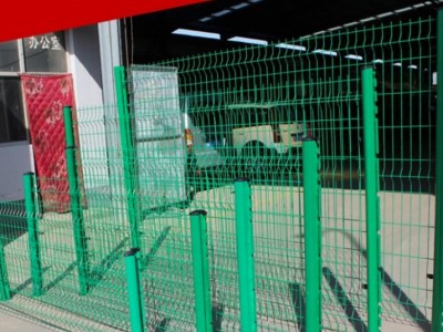广西隔离桃型柱护栏 小区围墙防护网 防腐防锈 合运筛网质量保障