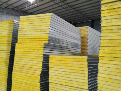广西南宁夹芯板厂家批发 950型 1150型活动板房夹芯板 玻璃棉夹芯板瓦