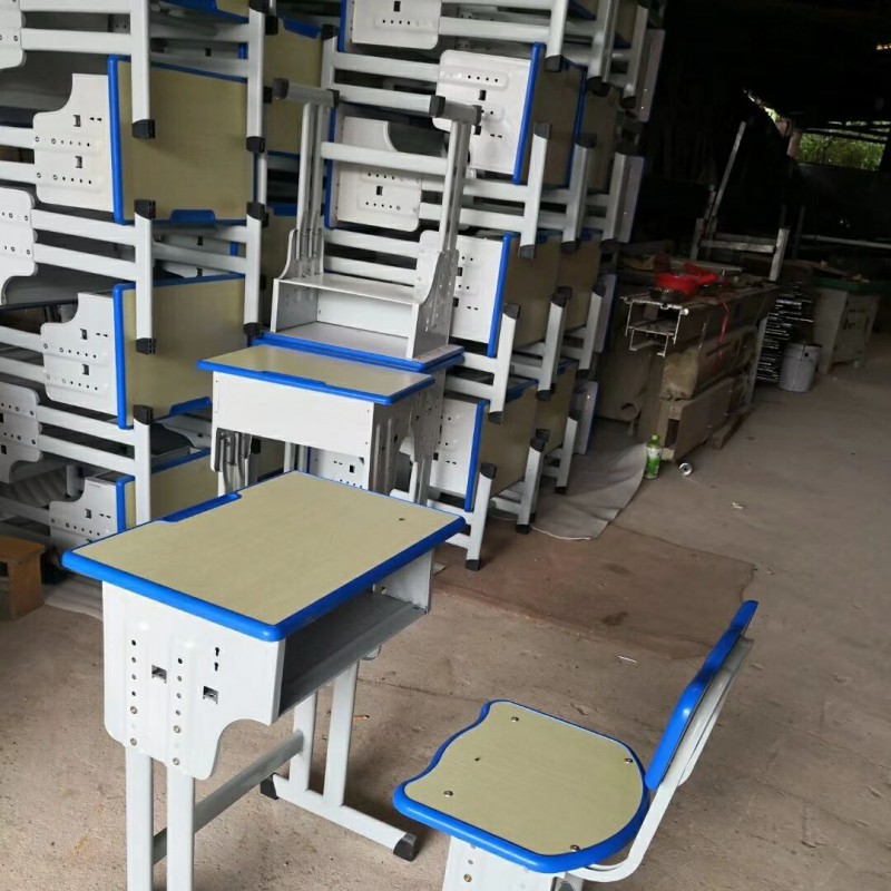 广西生产中小学生课桌椅的厂家 培训班用的课桌椅厂家直销