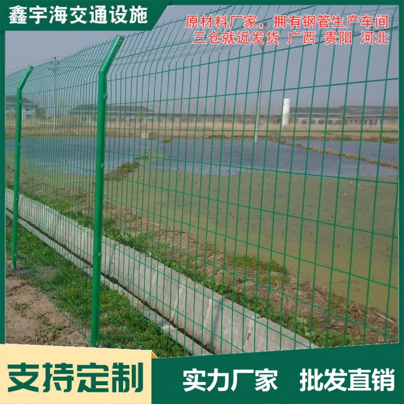 广西公路双边丝护栏网 浸塑绿色铁丝围栏 圈山圈地隔离栅质优实惠