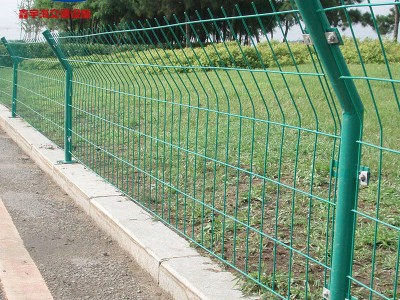 广西双边丝护栏网 圈地养殖双边丝护栏网 折弯护栏网