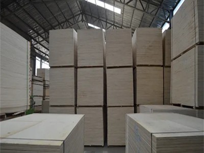 广西厂家批发杉木贴面板 耐用防水木胶板