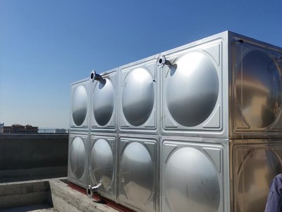 柳州不锈钢水箱定制 组合不锈钢水箱 不锈钢圆形水箱 健卫水箱