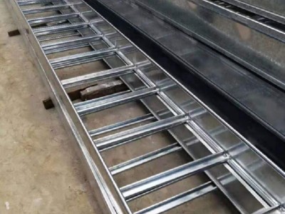 喷塑梯式桥架 厂家批发 阻燃便安装电力用 电缆支架可定制